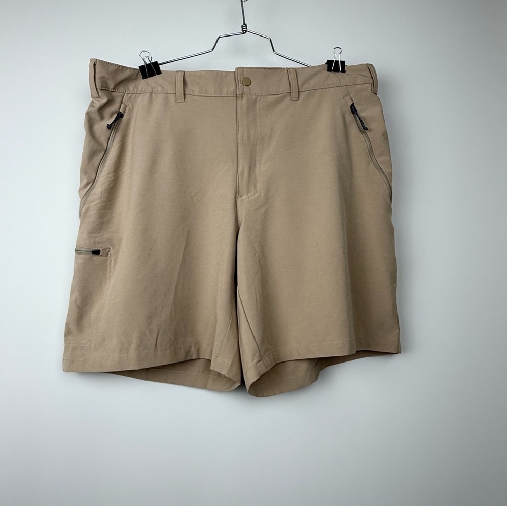 Columbia Classic Tan Men's Flat‎ Front Shorts size 40